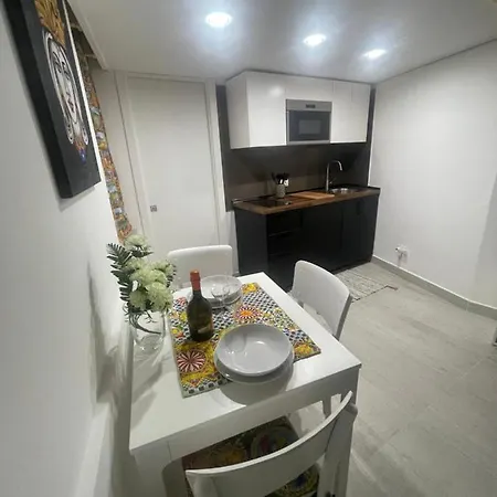 Mega House 2 * Catania
