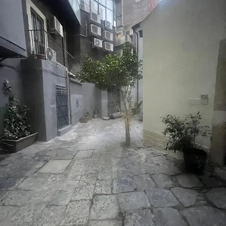 Mega House 2 Apartment Catania